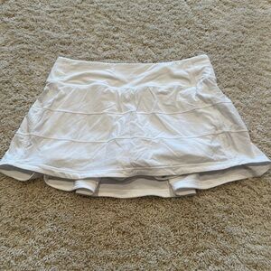 Lululemon white pace rival skirt size 4